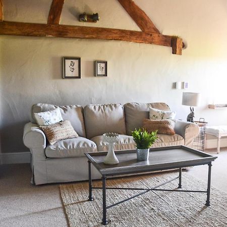 Villa The Threshing Barn At Penrhos Court à Kington  Extérieur photo