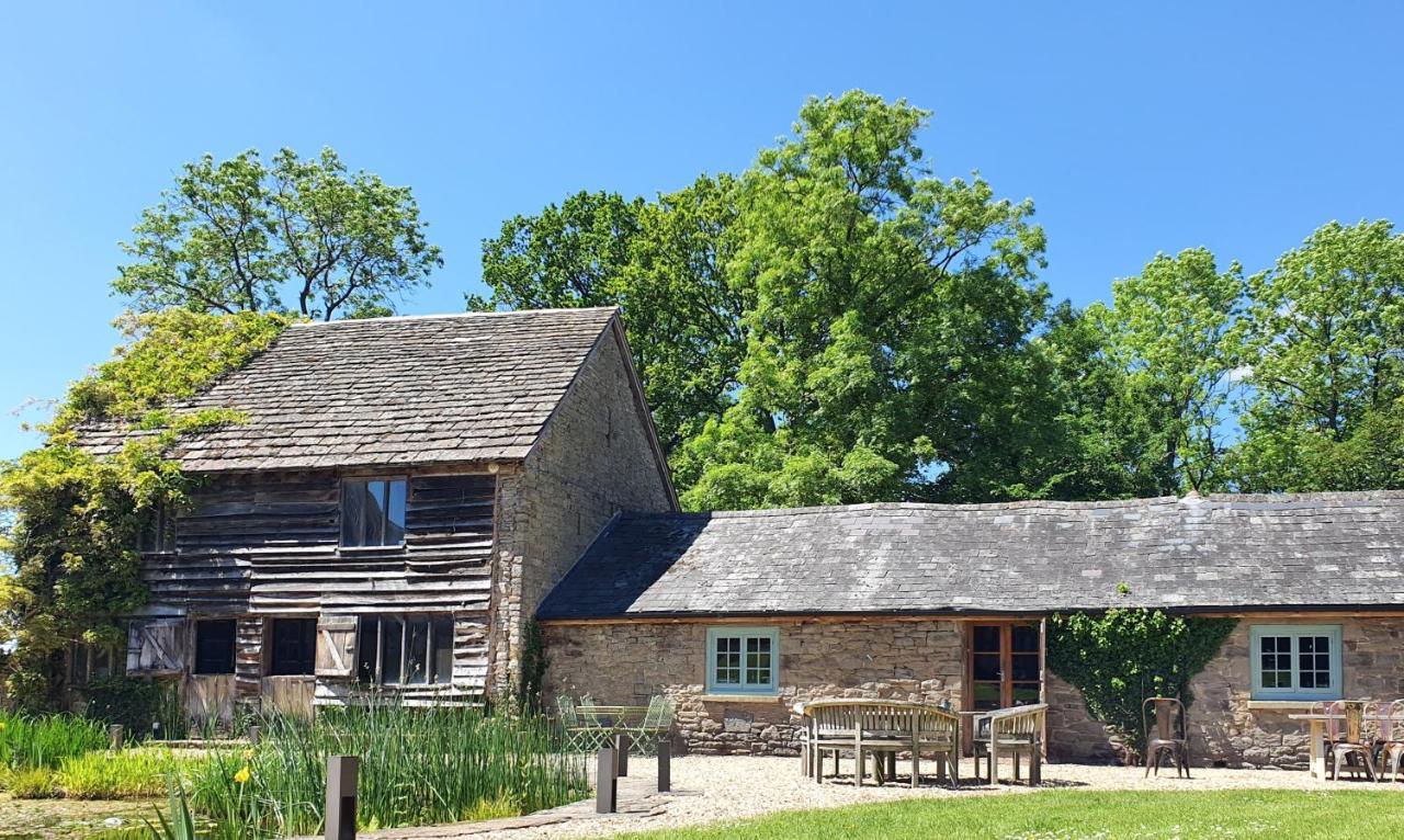 Villa The Threshing Barn At Penrhos Court à Kington  Extérieur photo