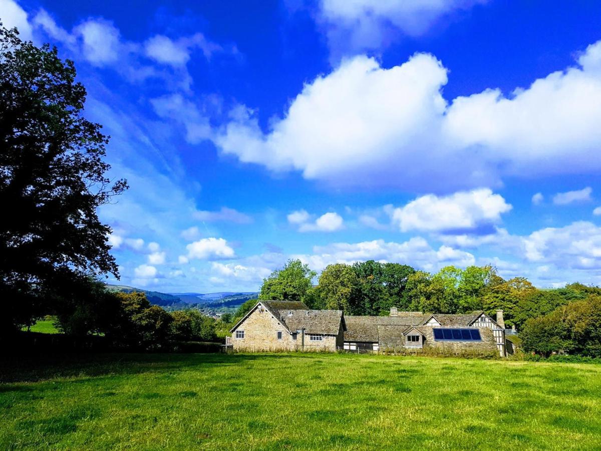 Villa The Threshing Barn At Penrhos Court à Kington  Extérieur photo